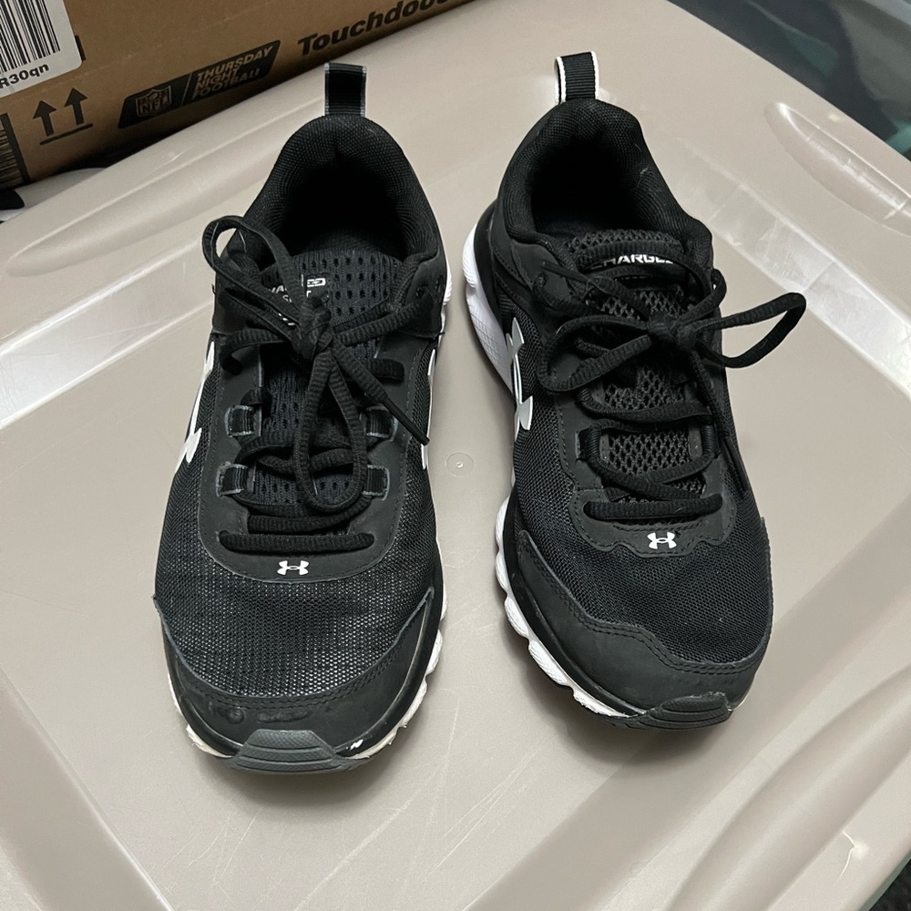 Women’s Under Armour Tennis Shoes - size 7.5